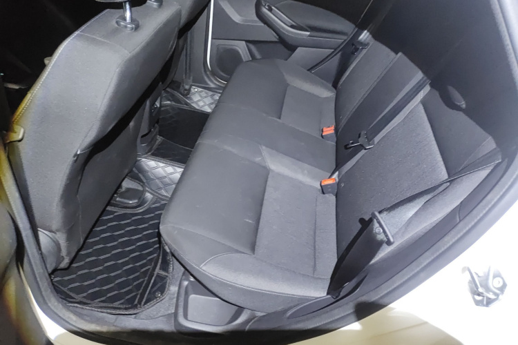 福特 福克斯 2017款 两厢 1.6L 自动舒适型智行版中控内饰21