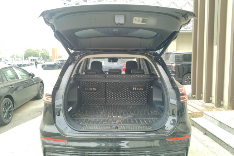 红旗HS5 2025款 2.0T 两驱玄影版机舱底盘23