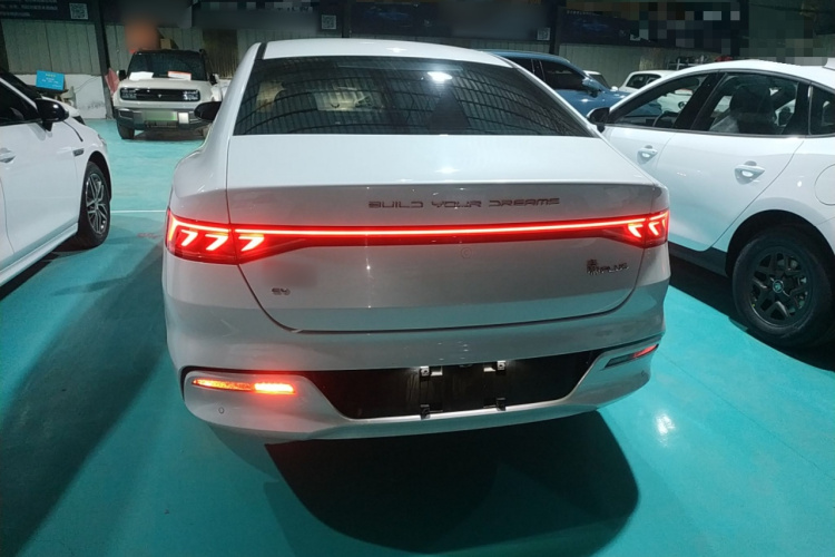 比亚迪 秦PLUS 2023款 冠军版 EV 420KM超越型车身外观6