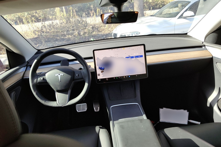 特斯拉 Model Y 2022款 长续航全轮驱动版中控内饰12