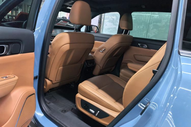 理想汽车 理想ONE 2021款 增程6座版中控内饰7004