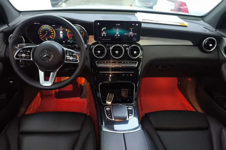 奔驰GLC轿跑 2023款 GLC 260 4MATIC 轿跑SUV中控内饰12