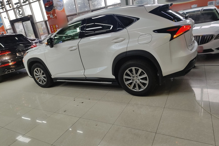 雷克萨斯NX 2015款 200 前驱 锋行版车身外观4