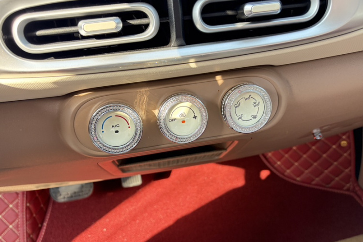 五菱汽车 宏光MINIEV 2025款 四门版 进阶款中控内饰7002