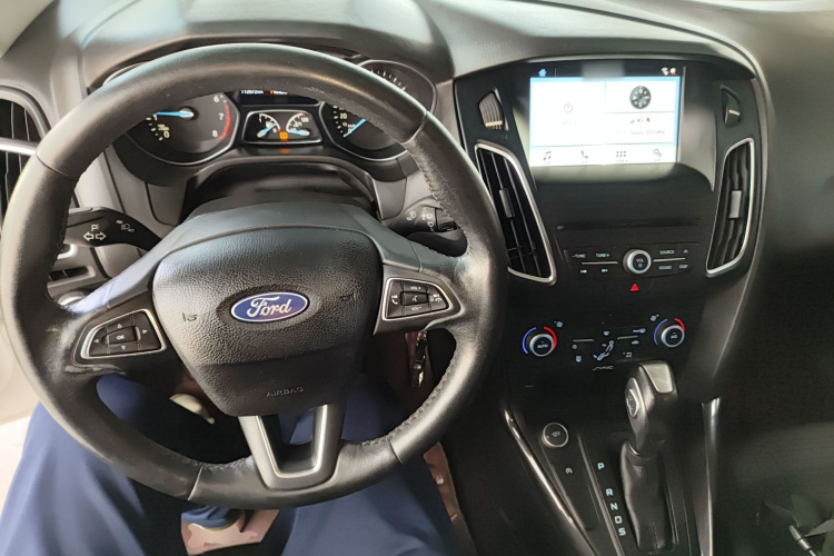 福特 福克斯 2017款 三厢 EcoBoost 180 自动精英型中控内饰12