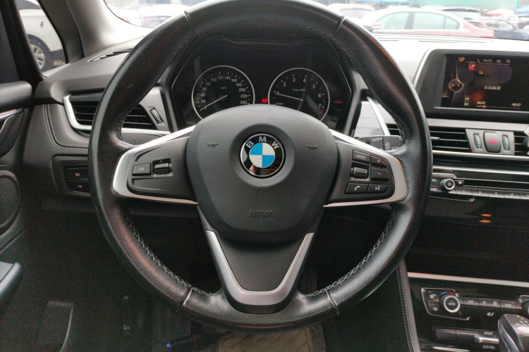 宝马2系旅行车 2016款 218i 运动设计套装局部细节13