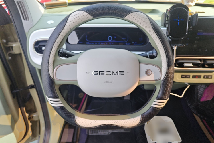 吉利银河 2025款 210km 熊猫骑士中控内饰13