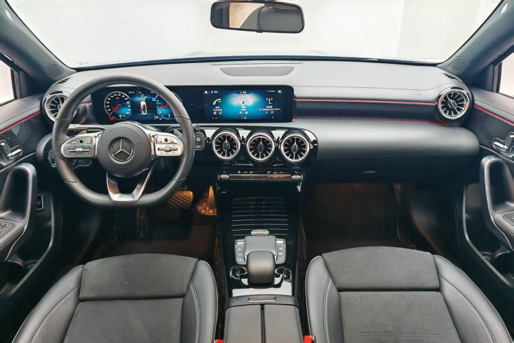 奔驰A级 2021款 A 200 L 运动轿车时尚型中控内饰12