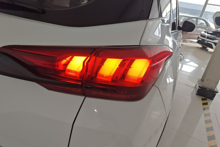 北京汽车 北京X3 2021款 1.5T 手动荣耀版车身外观9