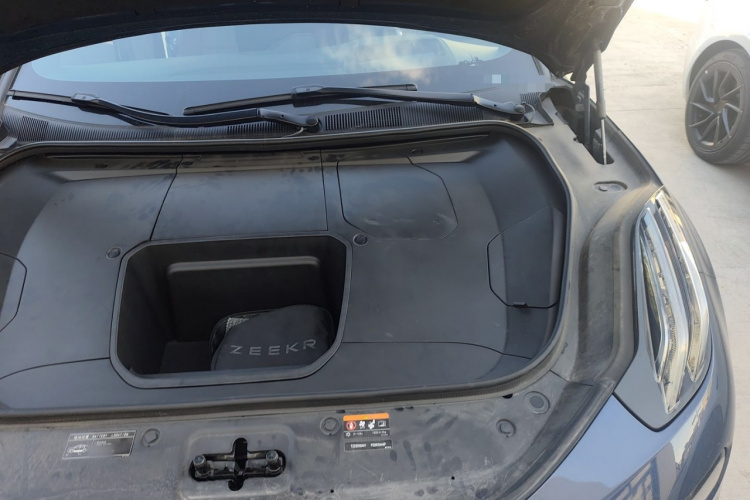 极氪001 2023款 ME版 100kWh局部细节9007