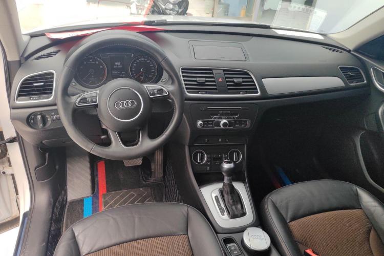 奥迪Q3 2018款 30周年年型 30 TFSI 时尚型中控内饰7003