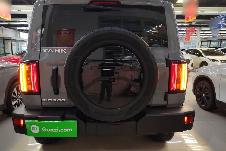 坦克300 2023款 越野版 2.0T 挑战者车身外观6