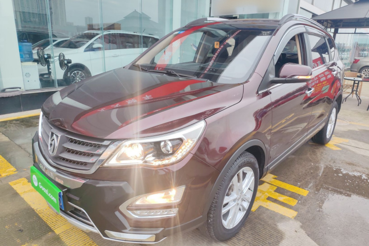 宝骏560 2016款 1.8L 手动精英型车身外观1