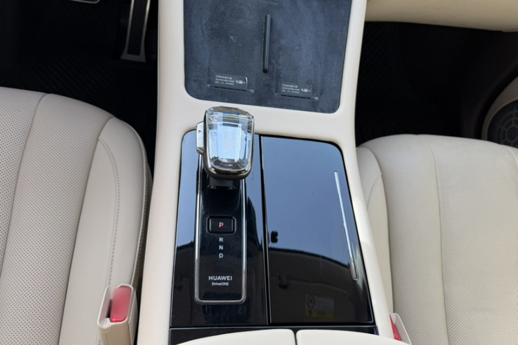 鸿蒙智行 问界M7 2024款 1.5T 后驱Plus版 5座中控内饰7003