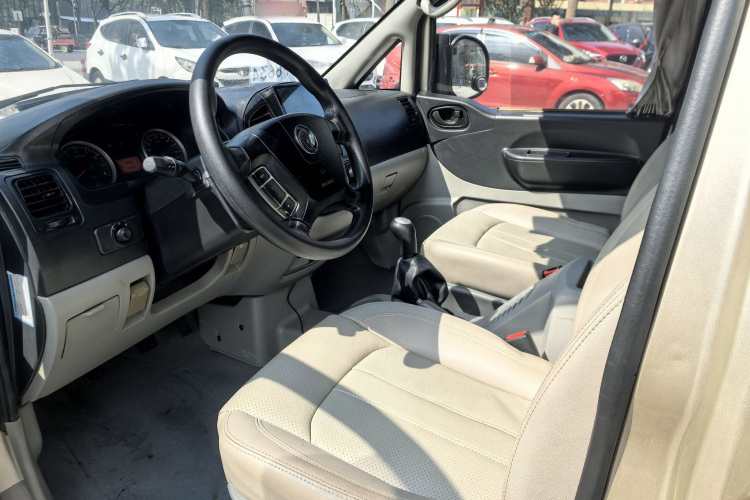 东风风行 菱智 2016款 M3 1.6L 7座豪华型 国IV中控内饰7003