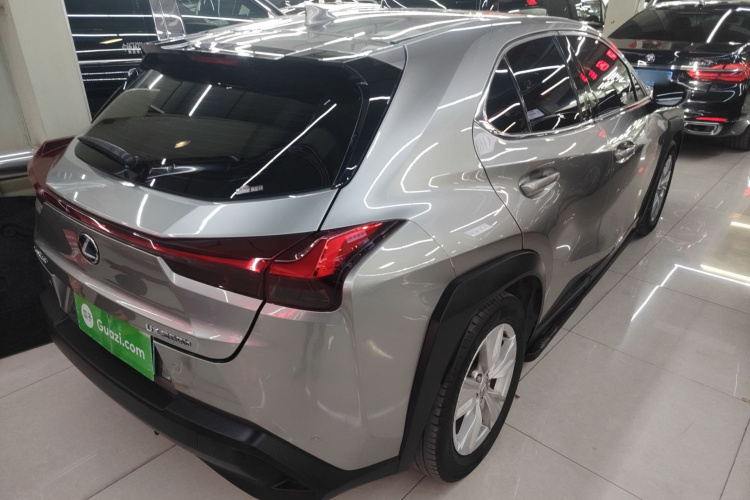 雷克萨斯UX 2020款 260h 探·酷版车身外观7