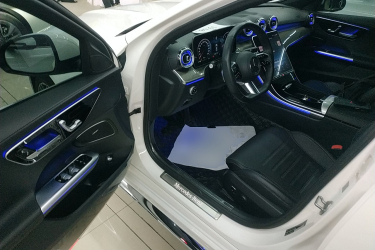 奔驰C级 2023款 C 260 L 运动版中控内饰20