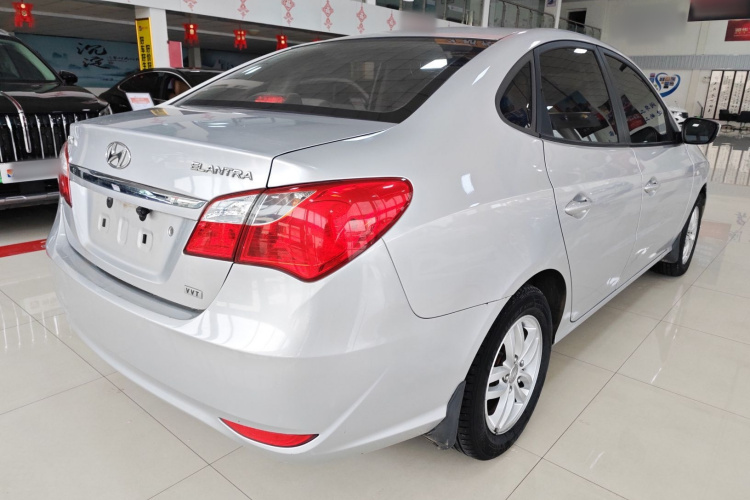 现代 悦动 2015款 1.6L 手动舒适型车身外观7