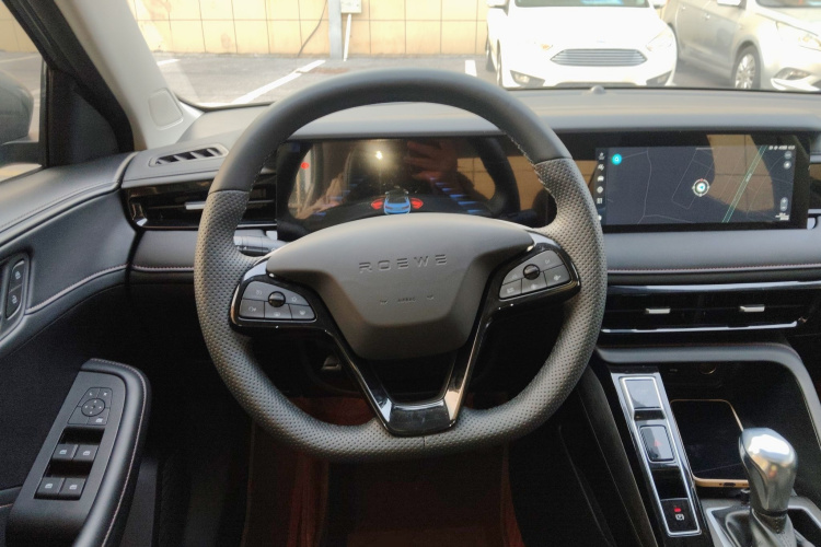 荣威i5 2023款 1.5L CVT尊荣版中控内饰13