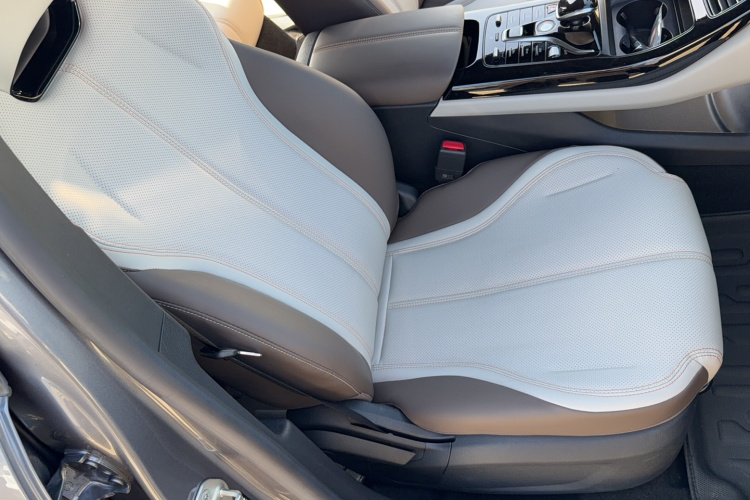 比亚迪 秦PLUS 2024款 荣耀版 DM-i 55KM领先型局部细节41