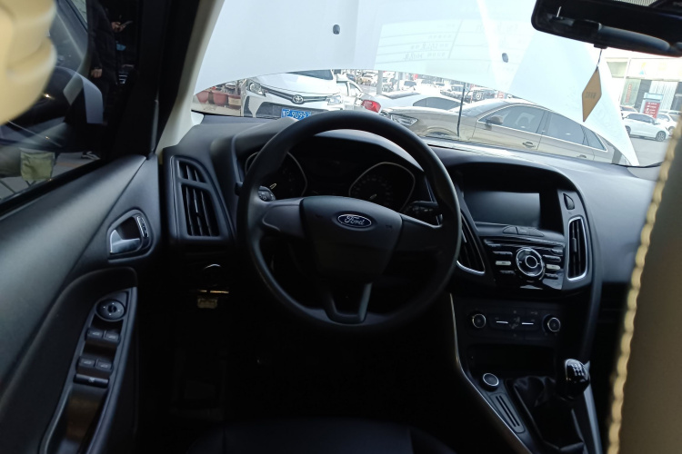 福特 福克斯 2017款 两厢 1.6L 手动舒适型智行版中控内饰13