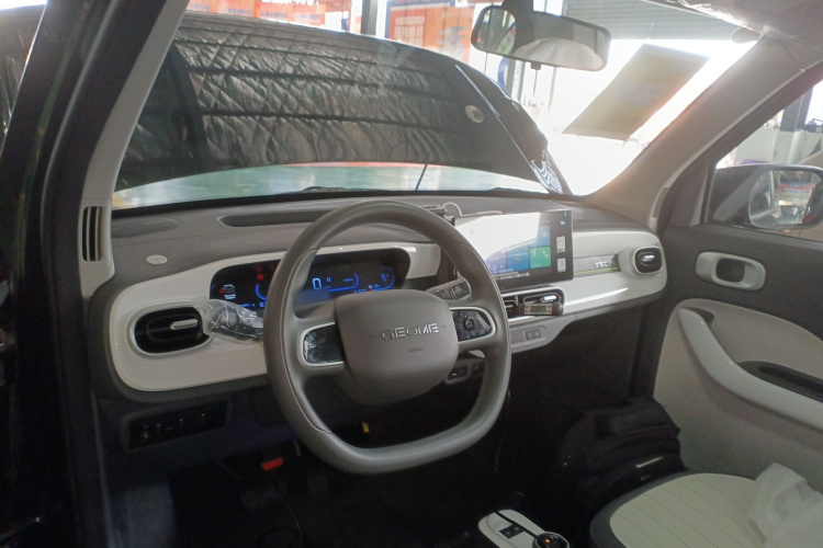 吉利银河 2025款 210km 熊猫卡丁中控内饰12