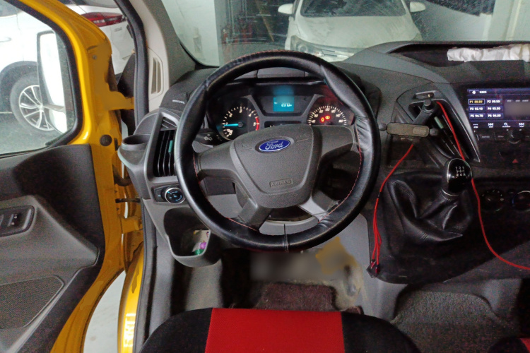 福特 全顺 2017款 2.0T柴油多功能商用车短轴低顶国V局部细节13