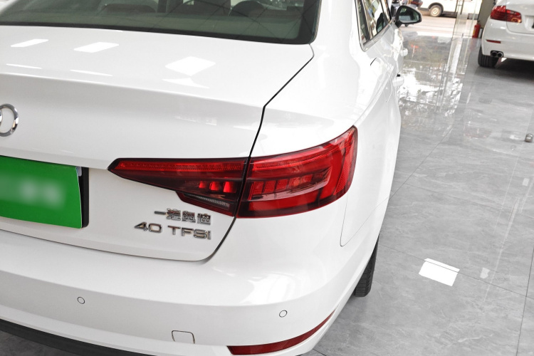 奥迪A4L 2017款 40 TFSI 时尚型车身外观9