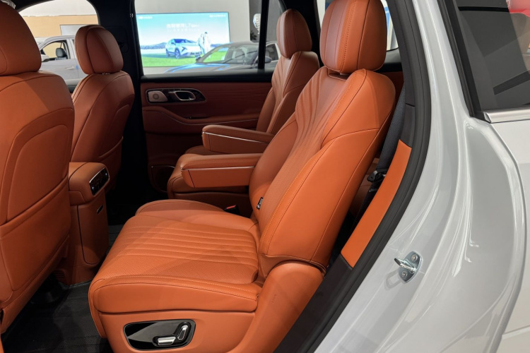 吉利银河 银河M9 2025款 230km 两驱探索版中控内饰7006