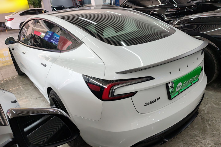 特斯拉 Model 3 2024款 高性能全轮驱动版车身外观4