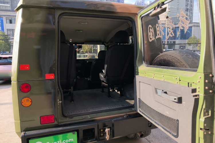 BAW北汽制造 勇士 2019款 2.4T 三门四驱短轴汽油版 国VI机舱底盘23