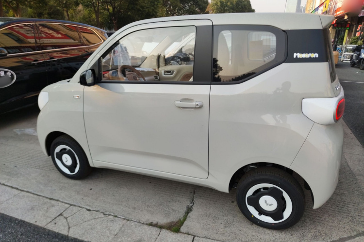 五菱汽车 宏光MINIEV 2024款 第三代 215km 青春版车身外观4