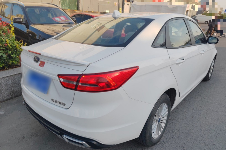 福特 福睿斯 2017款 改款 1.5L 手动舒适型车身外观7