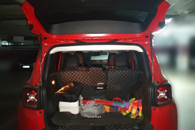 Jeep 自由侠 2019款 220T 自动领先版中控内饰23