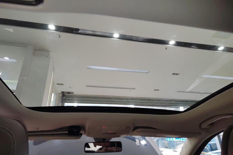 奔驰E级 2023款 改款 E 300 L 时尚型中控内饰22