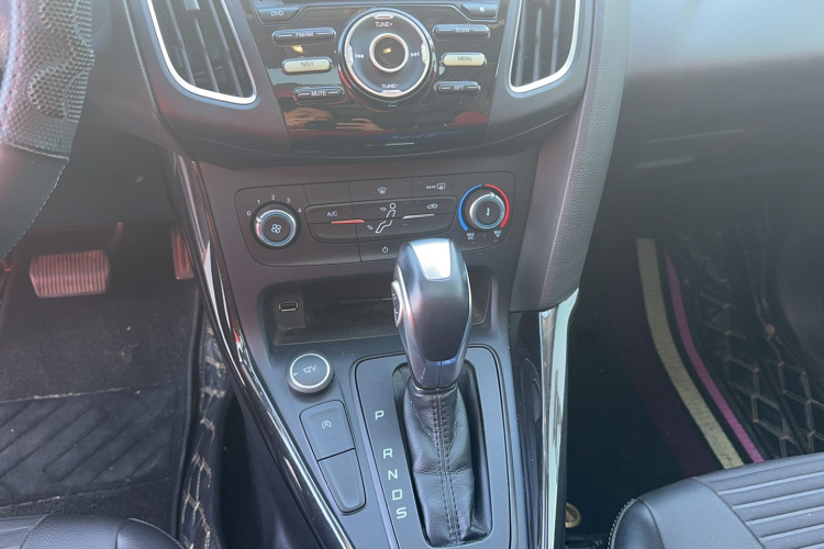 福特 福克斯 2020款 两厢经典 1.5L 自动风尚型局部细节16