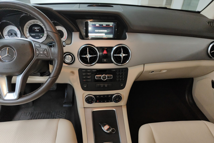 奔驰GLK级 2013款 改款 GLK 300 4MATIC 时尚型局部细节16