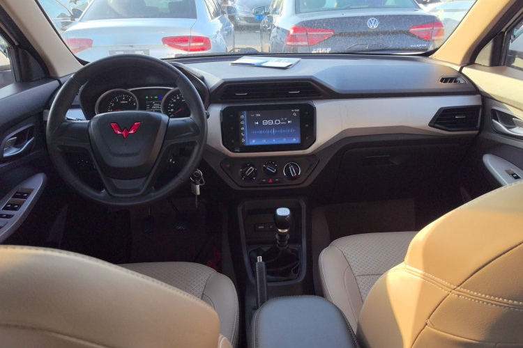 五菱汽车 五菱宏光 2021款 1.5L改款 S舒适型 电动助力LAR中控内饰12