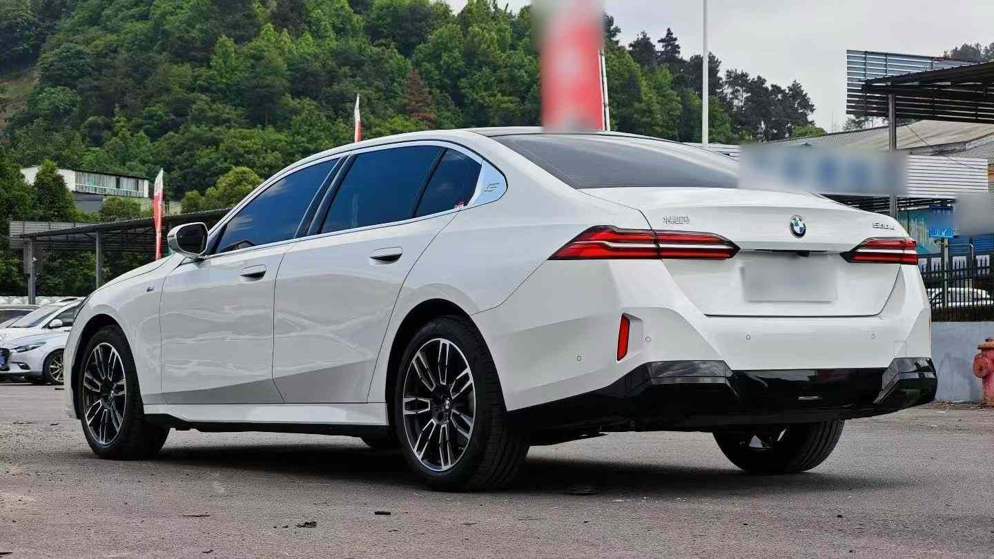 宝马5系 2025款 530Li 领先型 M运动套装(4)
