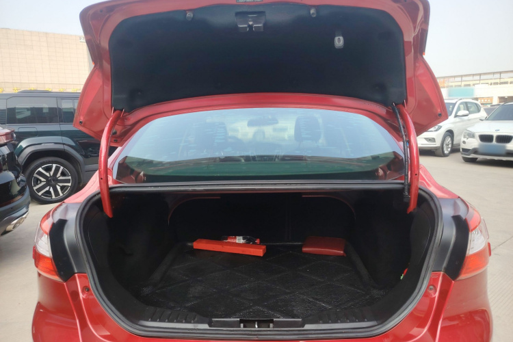 福特 福克斯 2012款 三厢 1.6L 自动风尚型机舱底盘23