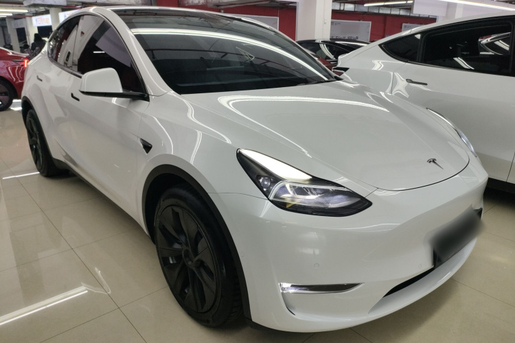特斯拉 Model Y 2022款 长续航全轮驱动版车身外观3