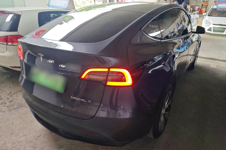 特斯拉 Model Y 2021款 标准续航后驱版车身外观7