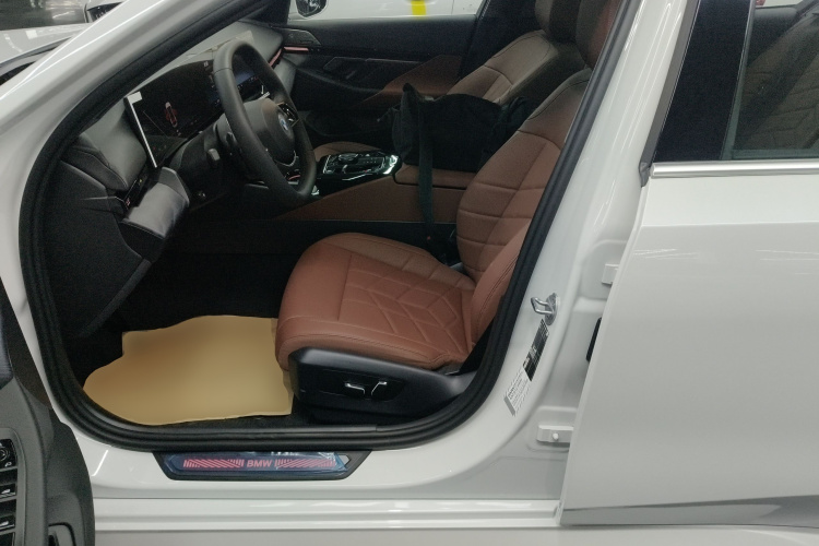 宝马5系 2024款 525Li 豪华套装中控内饰19