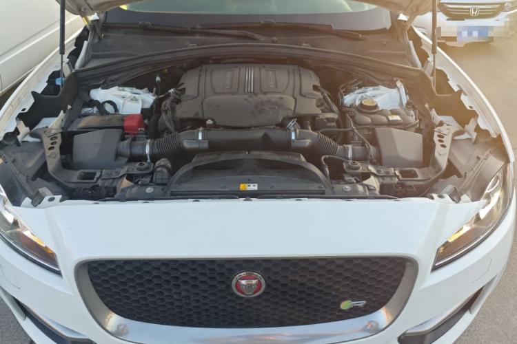 捷豹F-PACE 2016款 3.0 SC 四驱R-Sport运动版机舱底盘24