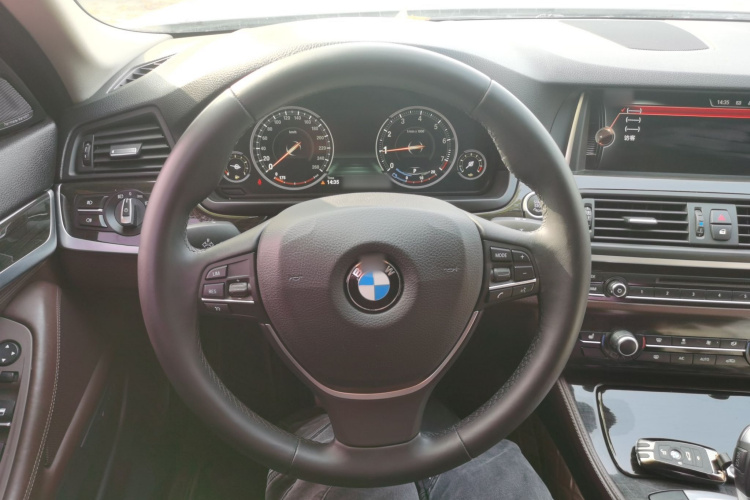 宝马5系 2017款 525Li 豪华设计套装中控内饰13