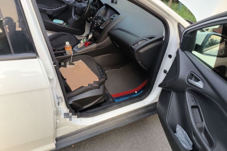 福特 福克斯 2018款 两厢经典 1.6L 自动舒适型智行版局部细节9005