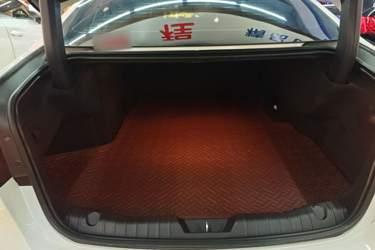 捷豹XFL 2019款 XFL 2.0T 250PS 两驱豪华版机舱底盘23