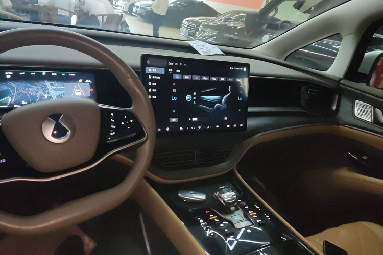 腾势D9 2022款 DM-i 1040 尊贵型中控内饰7002