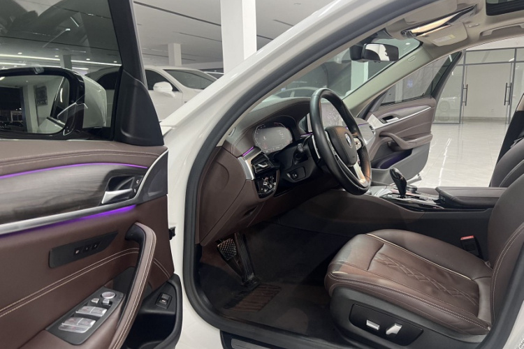 宝马5系 2020款 530Li 领先型 豪华套装中控内饰7010