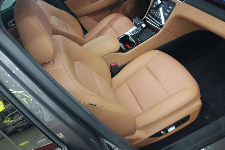 理想汽车 理想ONE 2021款 增程6座版局部细节41